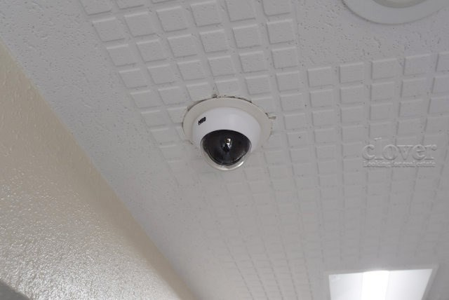 【防犯設備】 | 方南町サーラ442 | 建物や敷地の隅々に目を光らせる防犯カメラが設置されています。現地を見学される際には、カメラの存在やその台数にも意識を払ってみてください。～即日のご見学可能～　お問合せはお気軽にどうぞ。