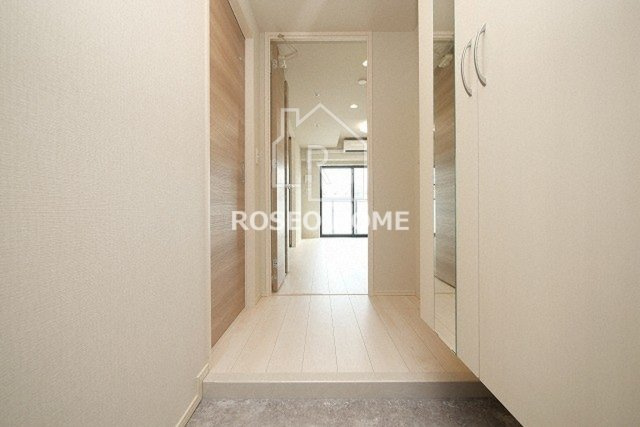 ローズコーポ堺筋本町の玄関