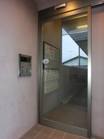 久留米市津福本町の賃貸マンションのエントランス