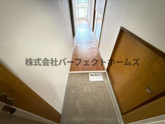 山科ハイツの玄関|収納もある玄関です