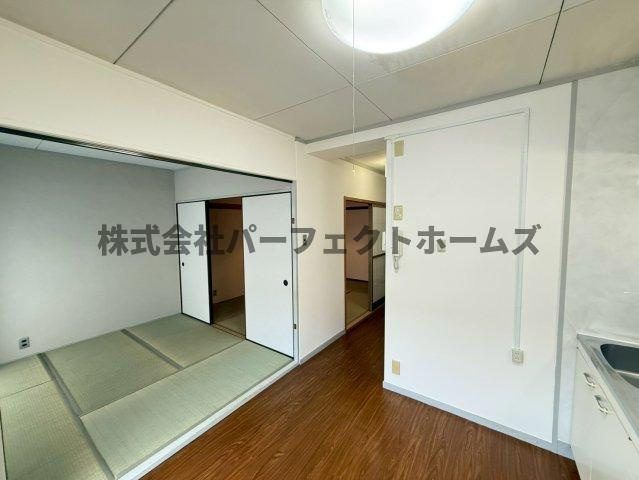 山科ハイツの居間・リビング|リビングダイニングスペースです