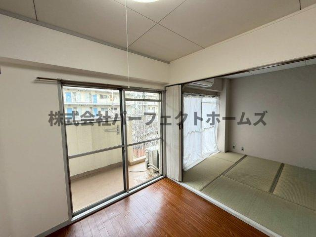 山科ハイツの居間・リビング|こちらで趣味の時間をお楽しみください