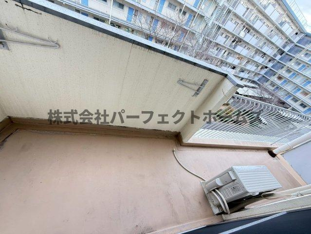 山科ハイツのバルコニー|バルコニーからの眺めを楽しみながら食事をしませんか