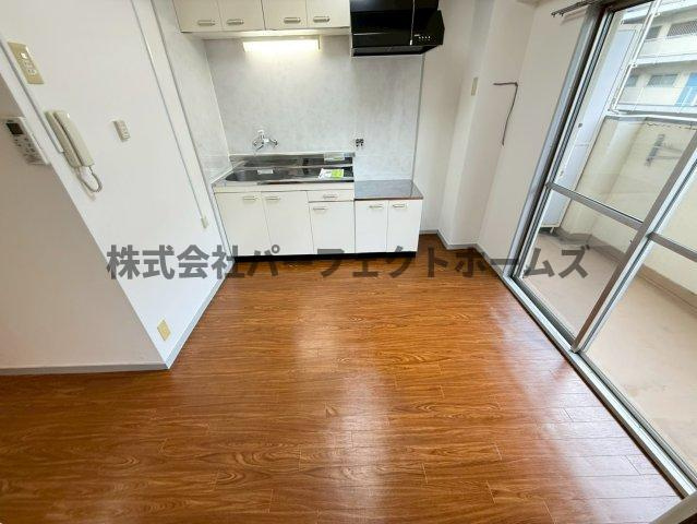 山科ハイツのキッチン|ダイニングスペースです