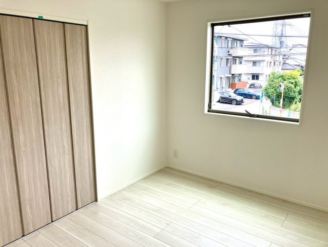 丸亀市土器町西五丁目③　新築戸建　19.2 帖のLDKの洋室|＊同じ施工会社の写真です。実際の仕様やカラーと異なることがございます。