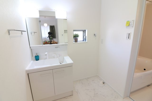 丸亀市土器町西五丁目③　新築戸建　19.2 帖のLDKの独立洗面台|＊同じ施工会社の写真です。実際の仕様やカラーと異なることがございます。