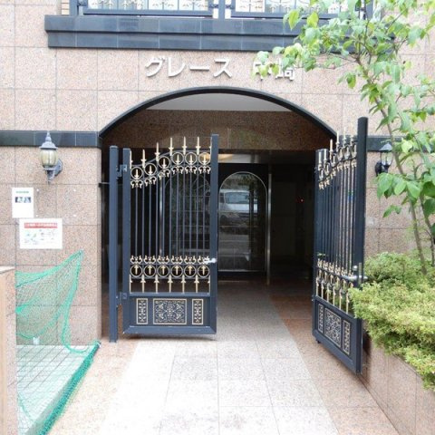グレース中崎のエントランス