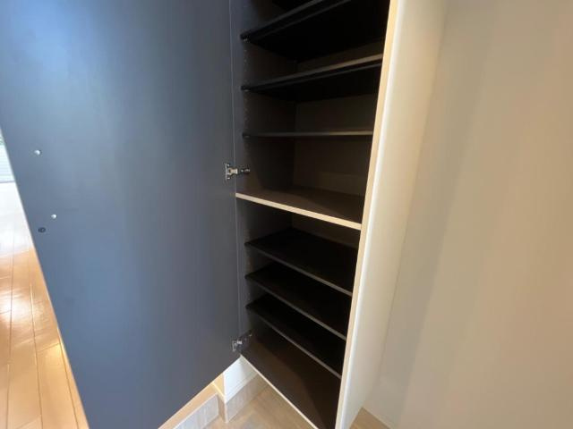 日高市四本木１丁目アパート新築工事の収納|下駄箱（イメージ）