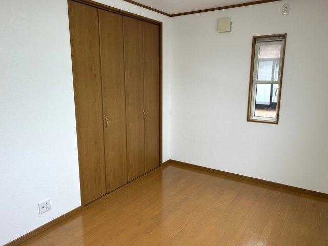 新潟市西蒲区和納の洋室