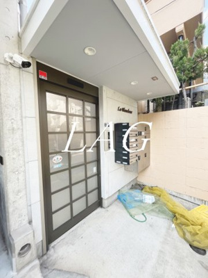 【エントランス】 | ラブランシュール | エントランスです。