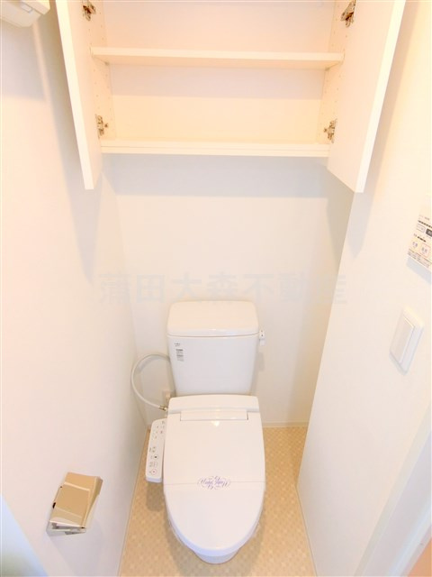 アイルカナーレ品川南のトイレ|棚収納に温水暖房便座付きのトイレ