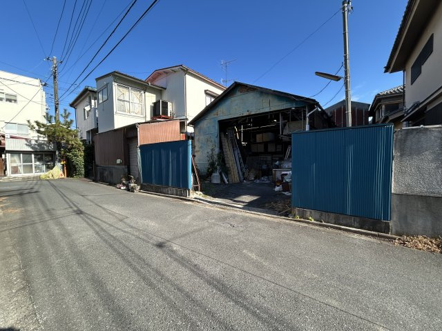 行田市行田の前面道路含む現地写真|南西道路
整形地
建築条件なし
解体更地渡し