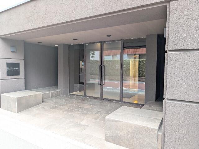 レジディア自由が丘のエントランス