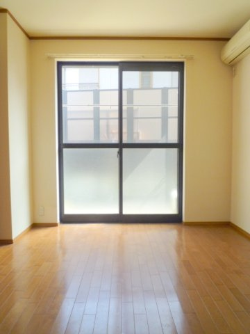 田端ＡＴハイムの居間・リビング|★明るいフローリングのお部屋です★