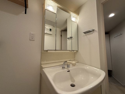 【洗面所】 | エバーグリーンパレス新宿 | 使いやすい洗面所です