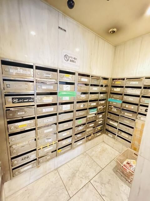 ダイネス壱番館渋谷のロビー|■集合ポスト