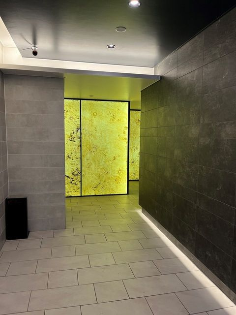 May Fairのエントランス