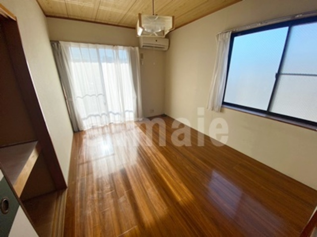 上小ハイツの居間・リビング|洋室です☆