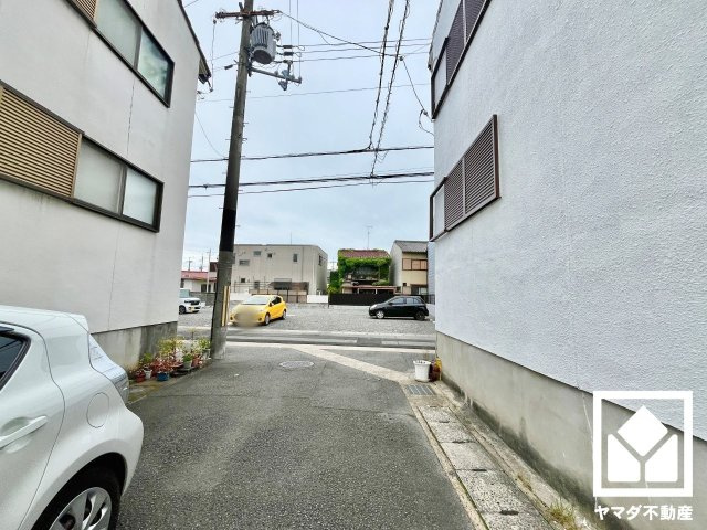 伏見区向島二ノ丸町の前面道路含む現地写真
