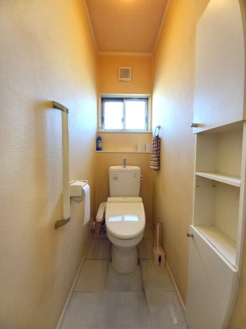 壬生町安塚中古戸建のトイレ|手すり付きはうれしいですね