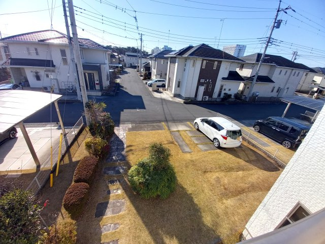 壬生町安塚中古戸建の展望|前面道路と庭で日当たりが遮られない環境です