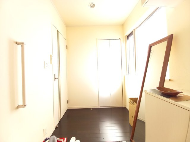 壬生町安塚中古戸建の玄関|シューズボックスもあり、収納もあります。