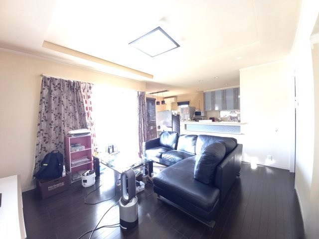 壬生町安塚中古戸建の居間・リビング|広いLDKは日当たりがよくとても過ごしやすい空間です
