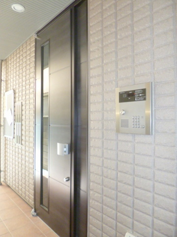 Liliumのエントランス|★オートロック付きのエントランス★