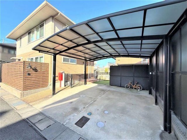 近江八幡市白鳥町　中古戸建の駐車場