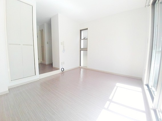 グリーンアートの洋室