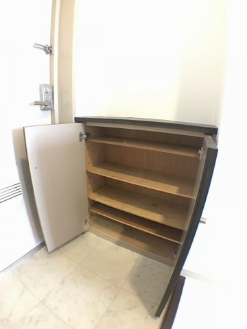 ドミール寺尾の玄関