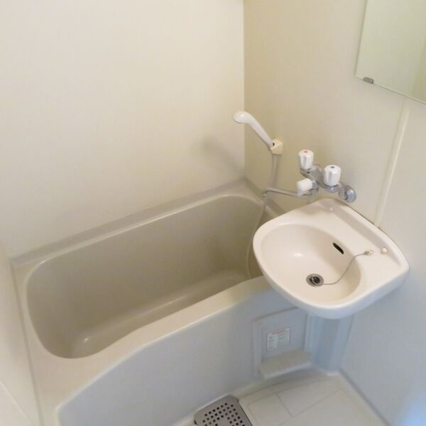 ドミール寺尾の浴室