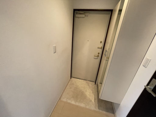 アルユータ六甲道の玄関