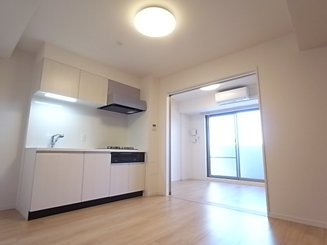 神戸ハーバーサイド萬利レジデンスの居間・リビング