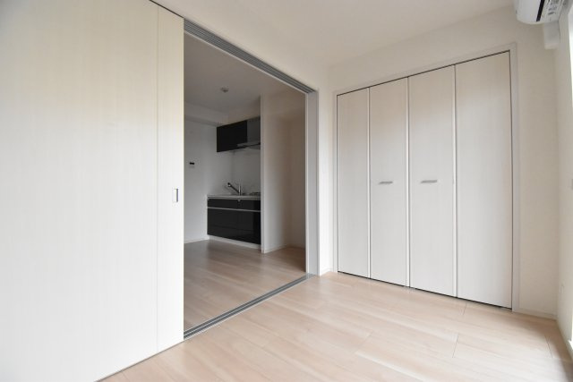 リアライズ長居公園通の寝室