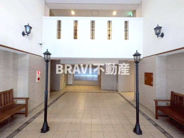 ドルチェヴィータ北浜　BRAVI不動産のロビー