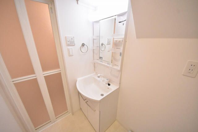 ＣＢ日進ラウムの独立洗面台|別部屋参考写真となります