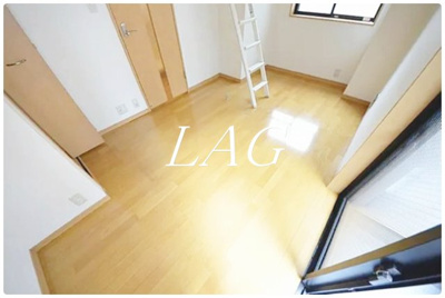 【居間・リビング】 | クイーンズコート | 洋室のお部屋です。