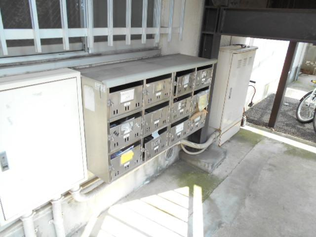 さいたま市桜区西堀３丁目のアパートのロビー