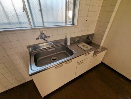 さいたま市桜区西堀３丁目のアパートのキッチン|コンパクトなキッチンで掃除もラクラク