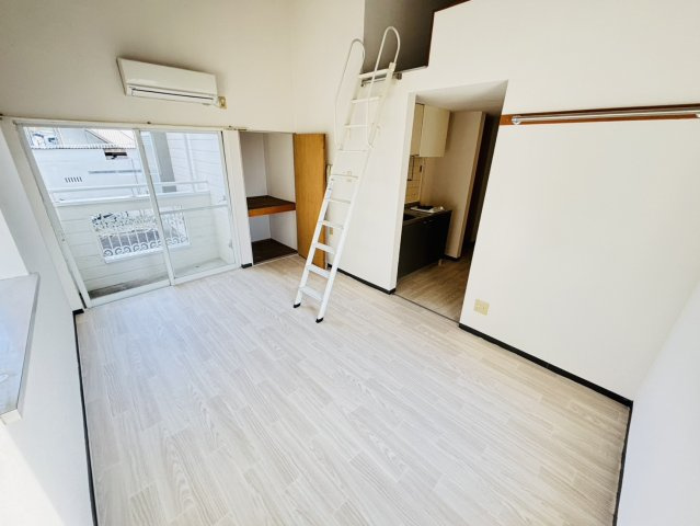 メゾンアバの居間・リビング