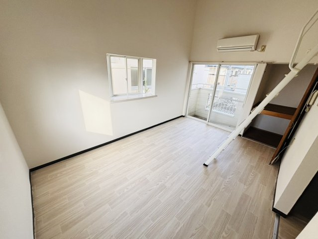 メゾンアバの居間・リビング