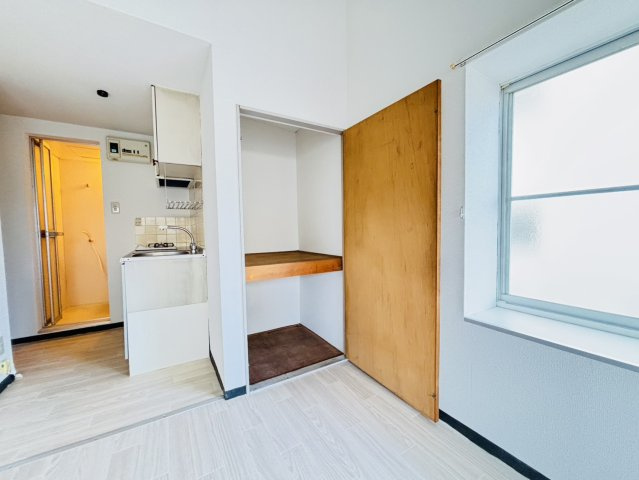 太宰府市朱雀２丁目のアパートの居間・リビング