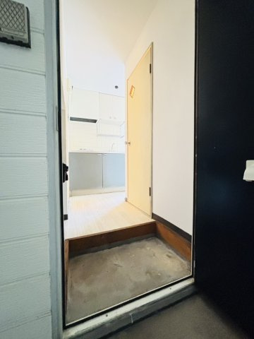 太宰府市朱雀２丁目のアパートのエントランス