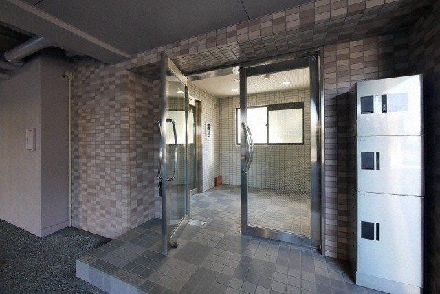 ウイングス学園通りN館のエントランス