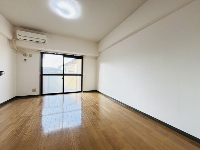 ウイングス学園通りN館の居間・リビング