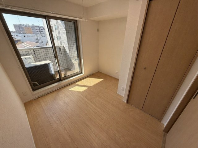 メゾン新和の洋室