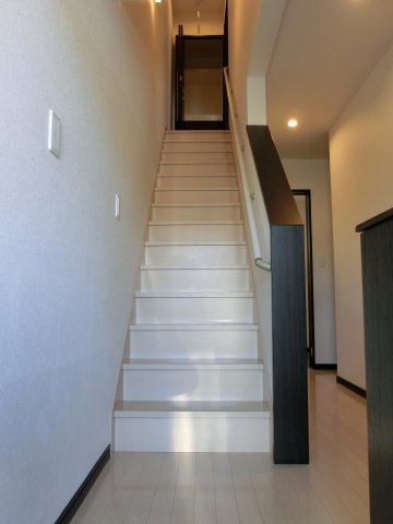 ハッピーフォーエバー花畑の玄関|シューズボックス付きの玄関です☆