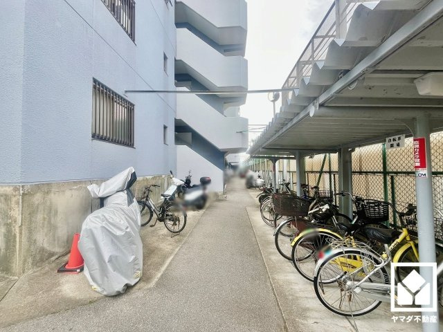ライオンズマンション京都淀A棟の駐輪場