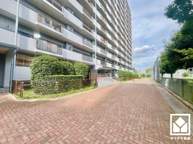 ライオンズマンション京都淀A棟の外観